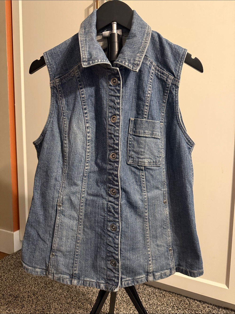Chico’s Platinum Denim Sleeveless Jean Vest (Approximately M)